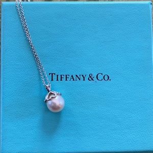 Tiffany & Co pearl pendant necklace